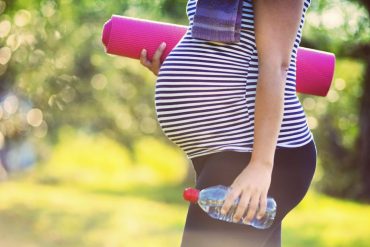 Pregnant woman prepared to sport
