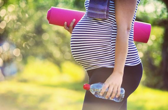 Pregnant woman prepared to sport