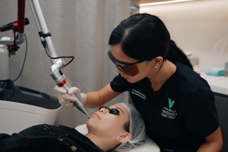 laser aesthetic treatment on woman at aesthetic clinic in Singapore